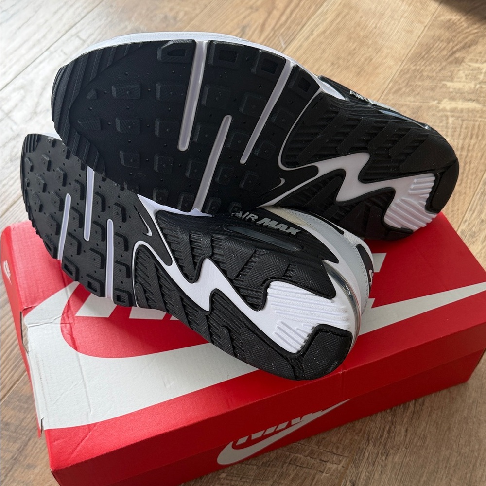 Nike Men's Air Max Excee Shoes  White and Black Size 11 - Picture 4 of 5